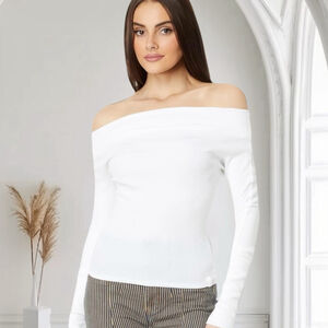 Free People Off-Shoulder White Top Size M/L NWOT